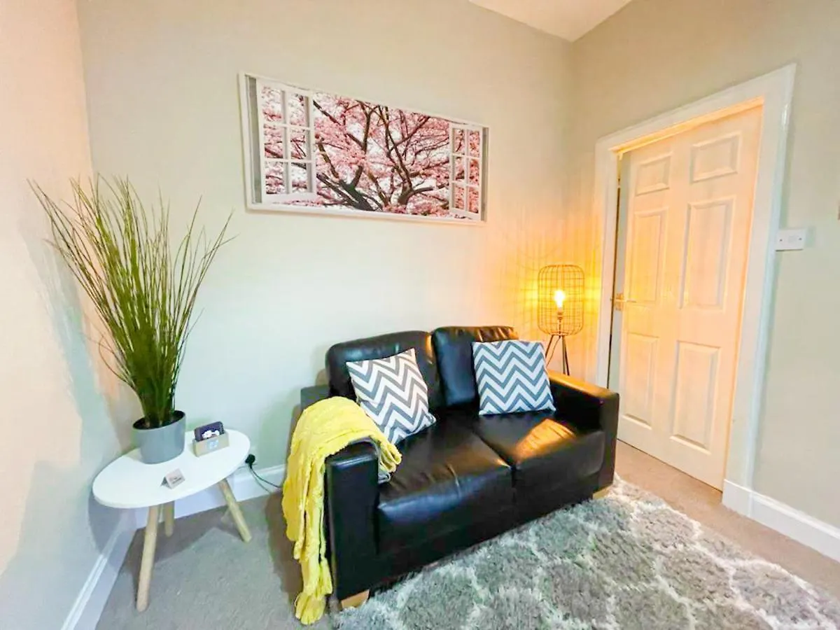 Quaint & Peaceful 1 Bed Central Mews Apt, West End Edinburgh Apartment