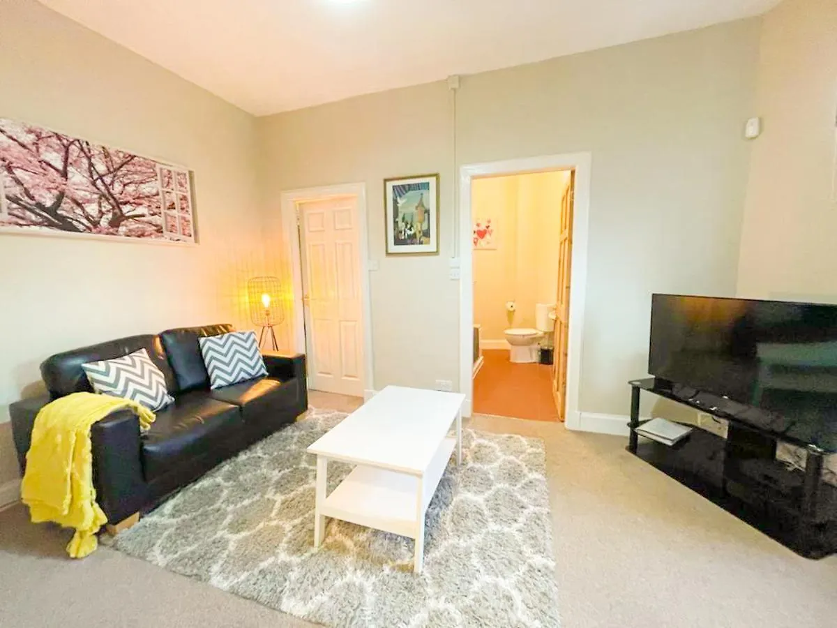 Quaint & Peaceful 1 Bed Central Mews Apt, West End Edinburgh
