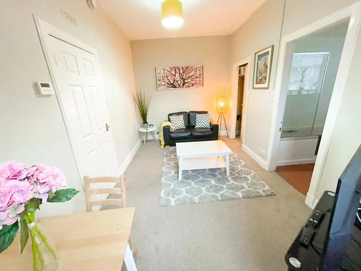 Quaint & Peaceful 1 Bed Central Mews Apt, West End Edinburgh Apartment