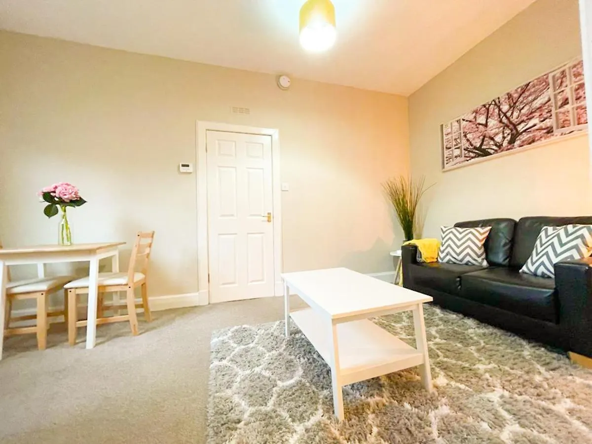 Quaint & Peaceful 1 Bed Central Mews Apt, West End Edinburgh