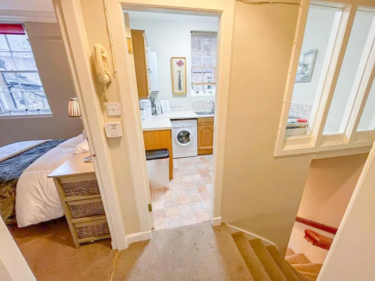 Quaint & Peaceful 1 Bed Central Mews Apt, West End Edinburgh