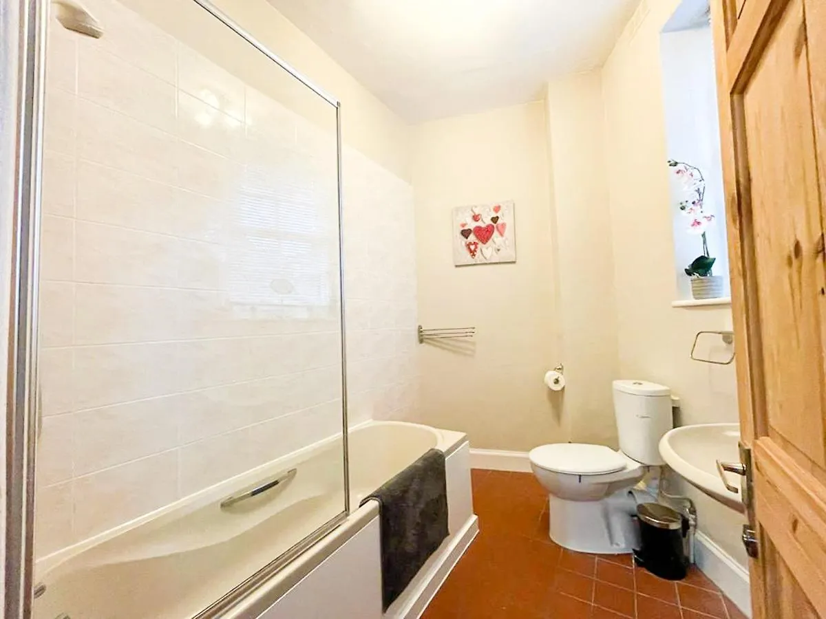 Quaint & Peaceful 1 Bed Central Mews Apt, West End Edinburgh